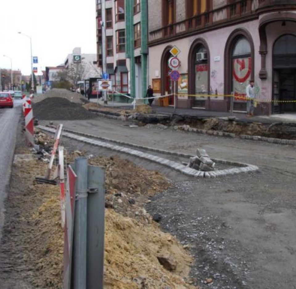 Pécs, Zsolnay-szobor körül csapadékcsatorna hálózat rekonstrukciója